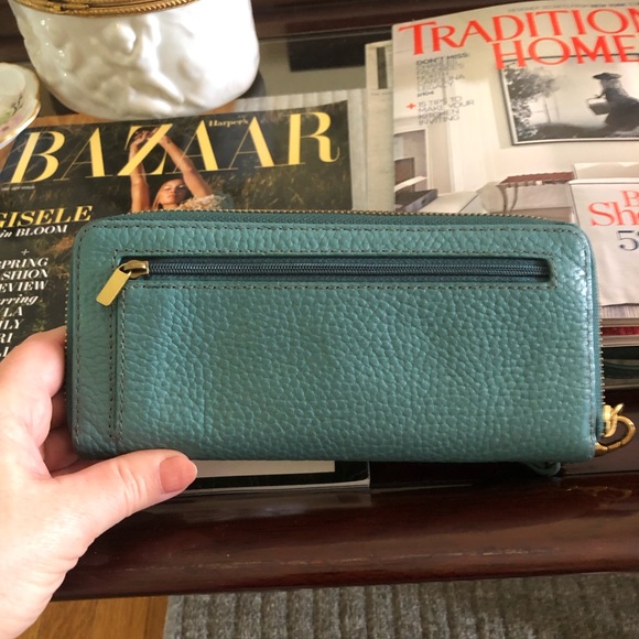 A Fossil leather wristlet wallet in a beautiful teal green. - Picture 5 of 10